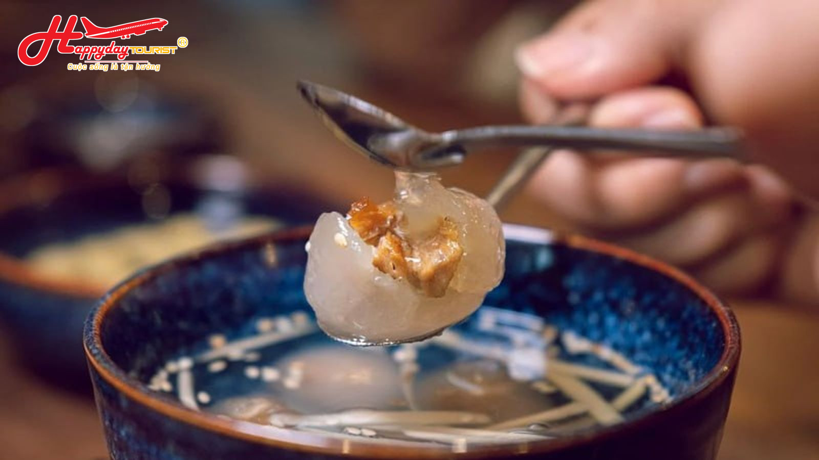 Viên chè bột lọc heo quay Huế nhân thịt giòn bọc trong bột lọc trong veo