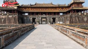 Toàn cảnh Cổng Ngọ Môn Đại Nội Huế trang nghiêm cổ kính