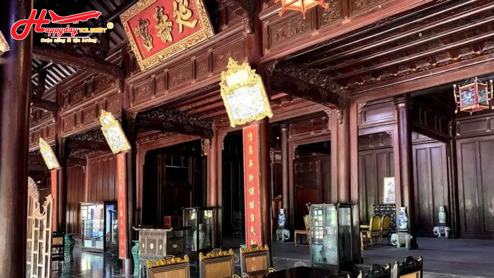 Không gian nội thất cung điện cổ kính bên trong Đại Nội Huế