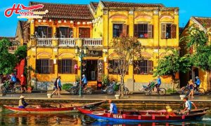 Hội An ăn gì chơi ở đâu: dãy nhà cổ màu vàng bên bờ sông Hoài tại phố cổ Hội An
