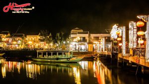 Hội An buổi tối chơi gì: phố cổ Hội An lung linh đèn lồng bên bờ sông Hoài vào buổi tối