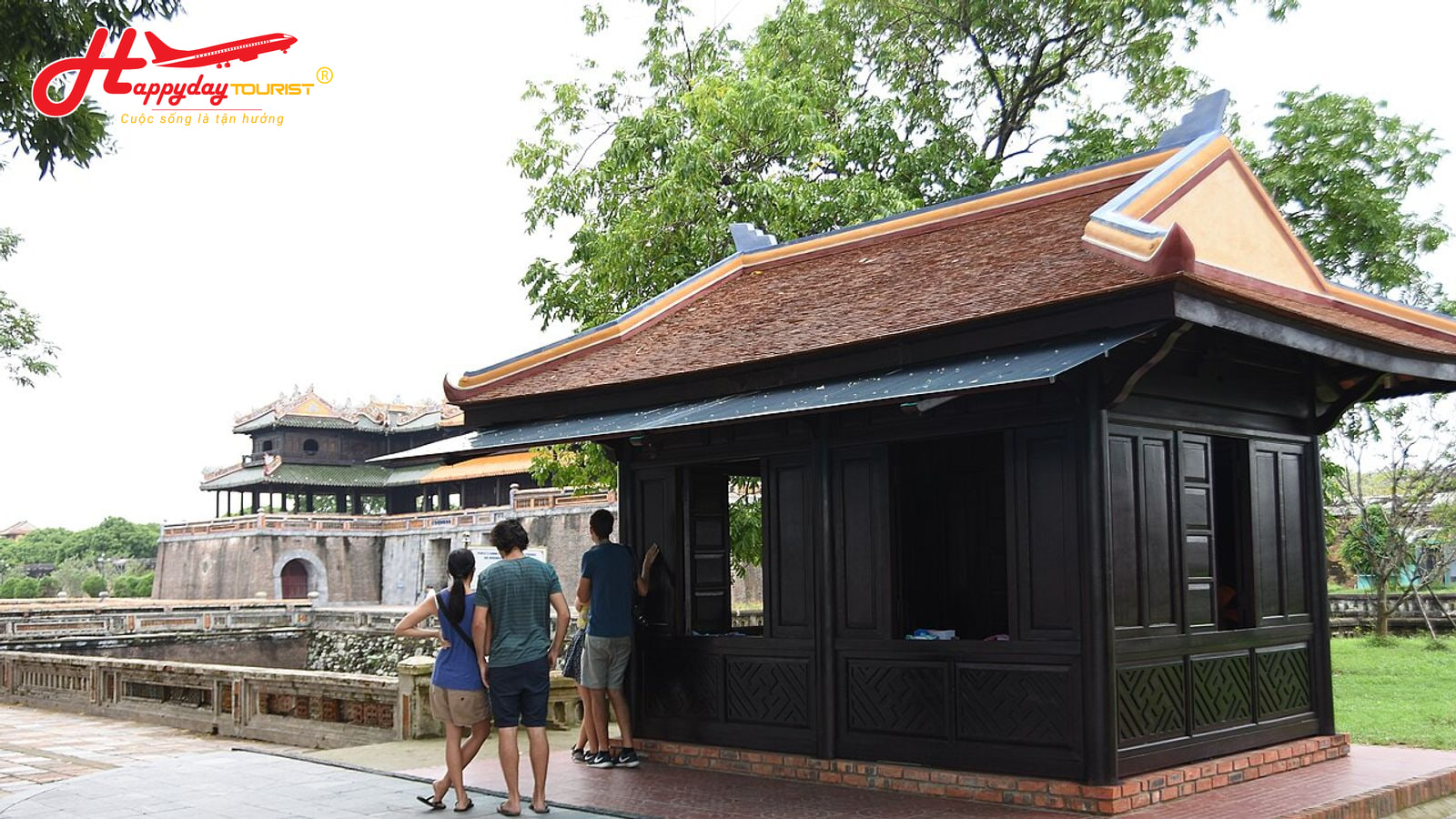 Quầy bán vé tham quan gần cổng Ngọ Môn Đại Nội Huế