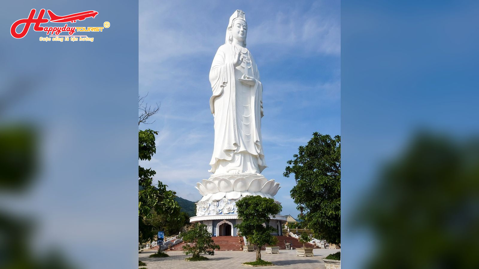 Tượng Phật Bà Quan Âm cao lớn tại chùa Linh Ứng Bán đảo Sơn Trà