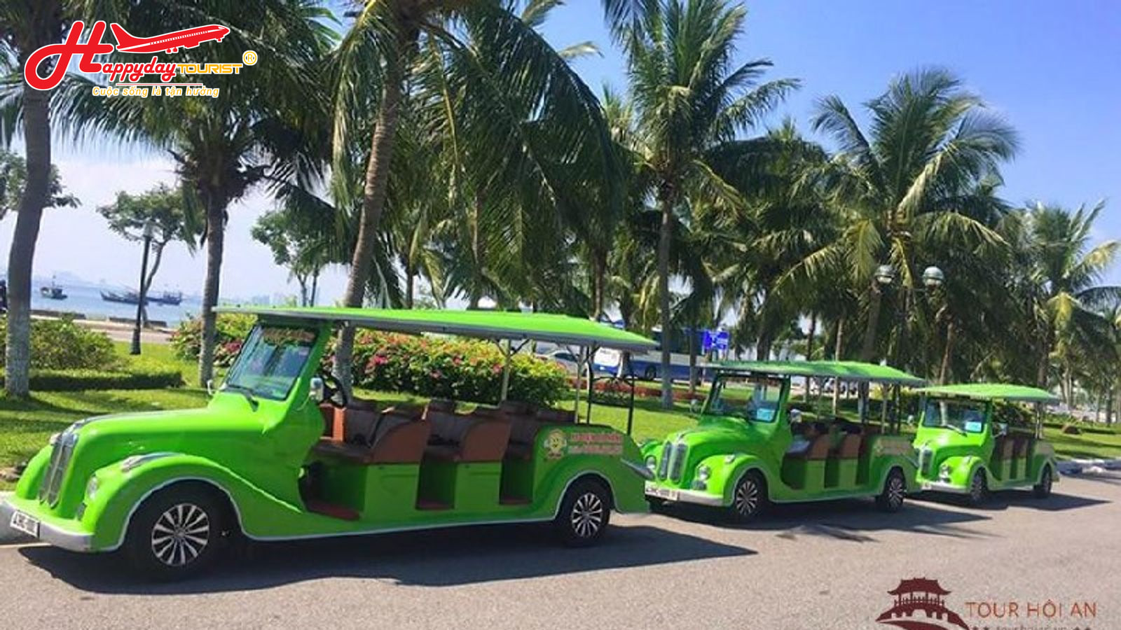 Đội xe điện màu xanh phục vụ đưa đón khách du lịch tham quan thành phố Đà Nẵng